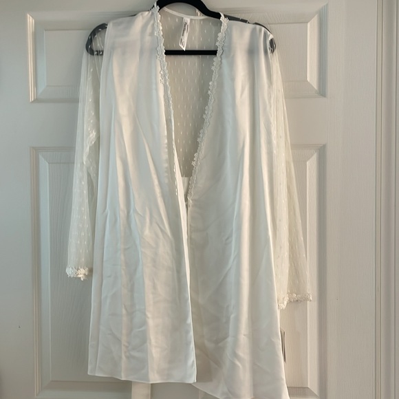 Flora Nikrooz Robe - Picture 6 of 7